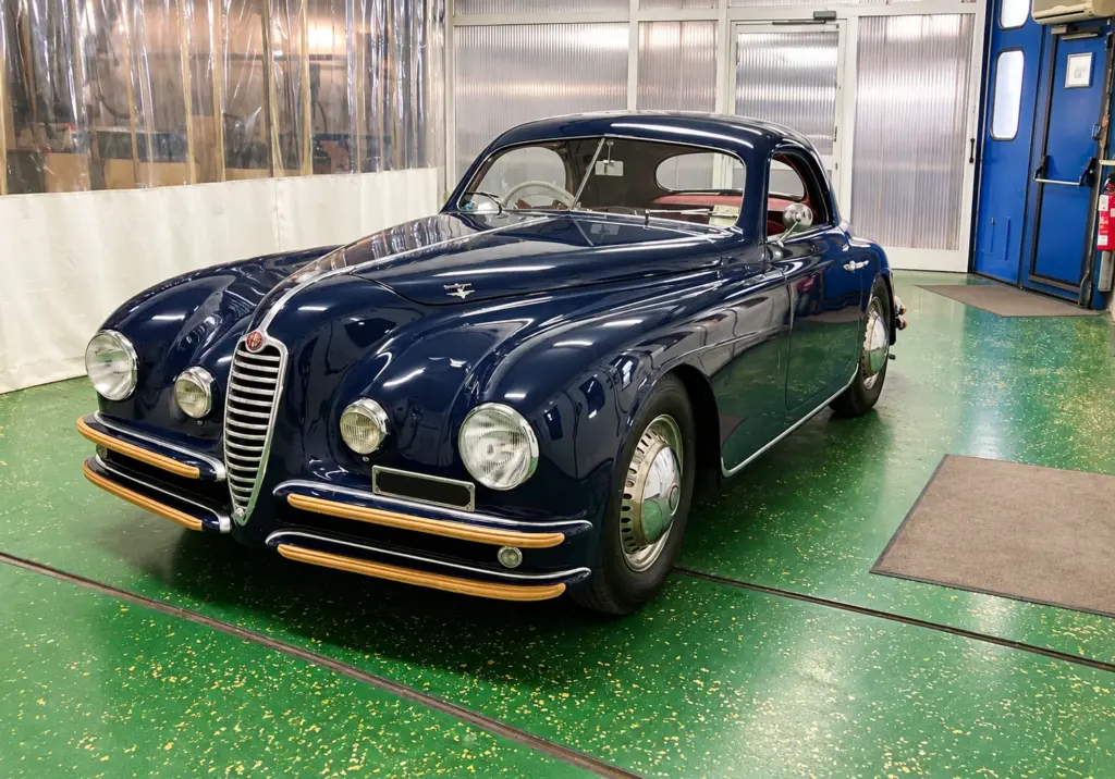 Restauro Alfa Romeo 6C 2500 blu scuro